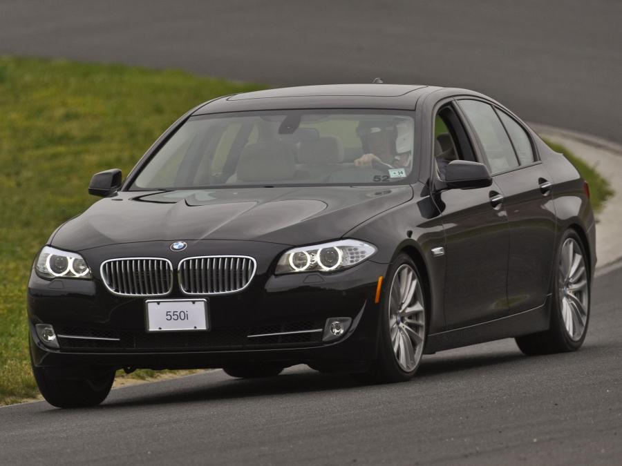  BMW 550i Sedan 2010 года  (US) (фото 2 из 16)